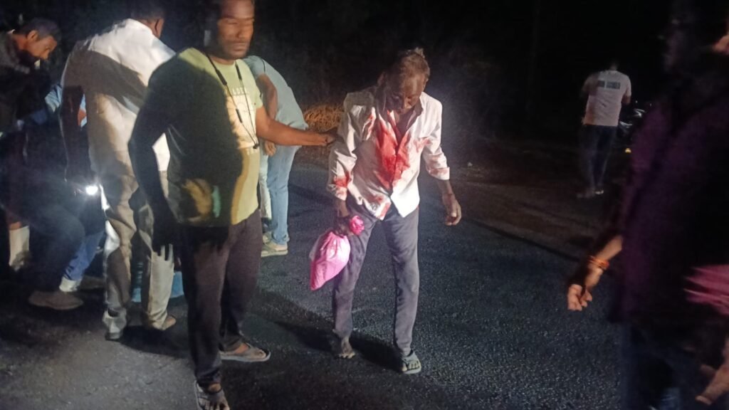 రెండు బైకులు ఢీ : ముగ్గురికి తీవ్ర గాయాలు