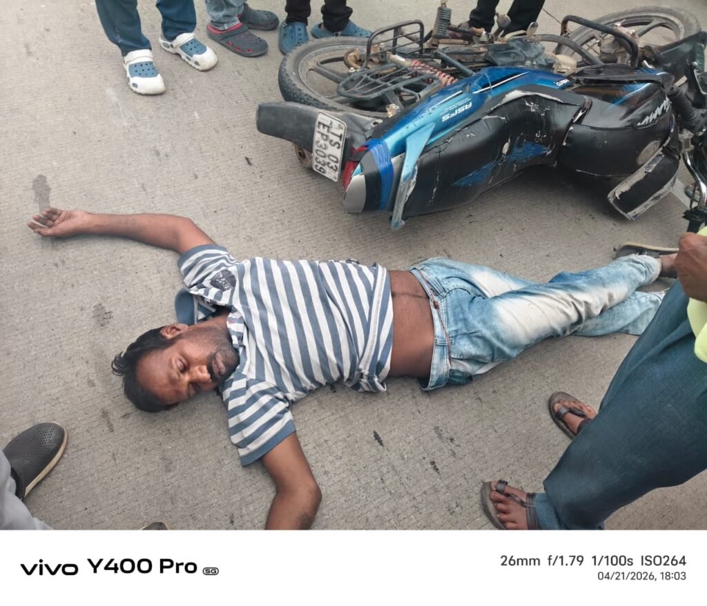 నిడిగొండ సమీపంలో రోడ్డు ప్రమాదం