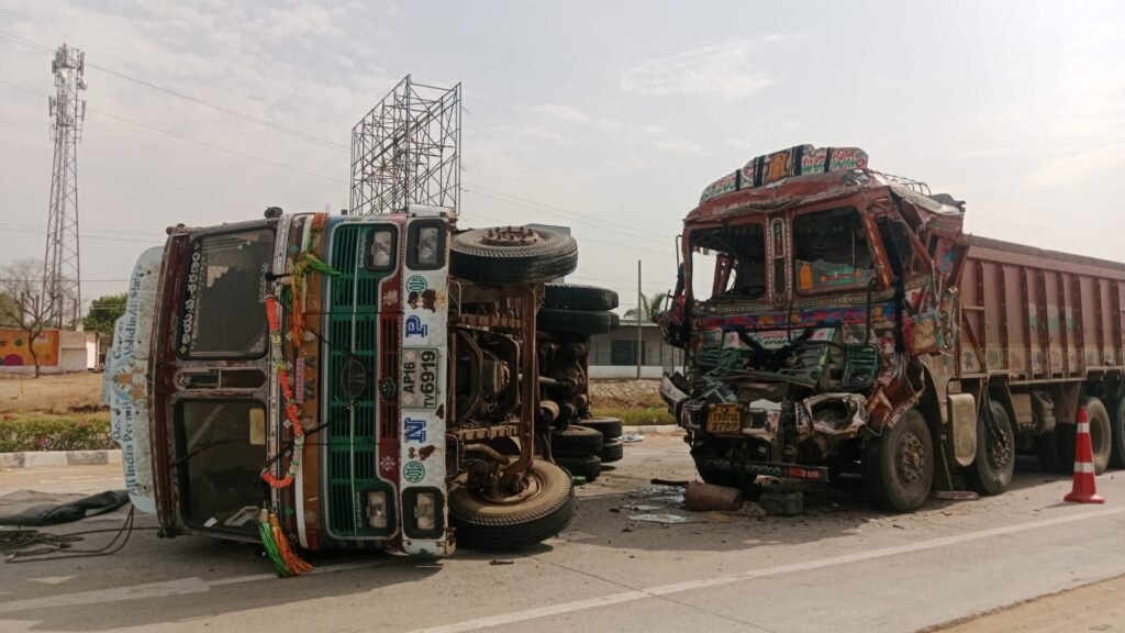 హైదరాబాద్–వరంగల్ జాతీయ రహదారిపై ప్రమాదం