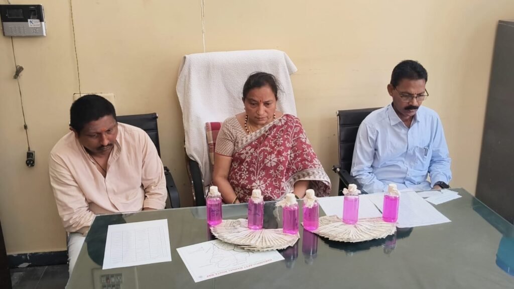మహబూబాబాద్ జిల్లాలో ఏసీబీ దాడులు.. 