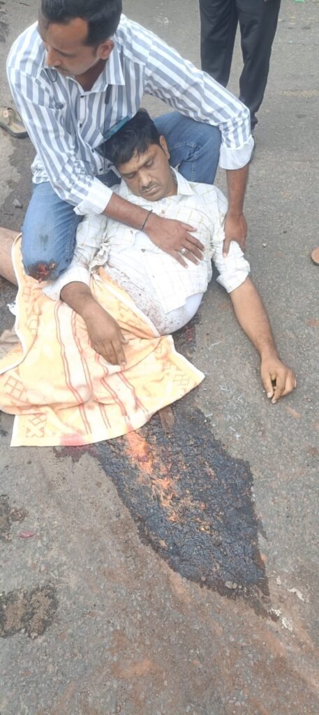 ఇసుక లారీ బీభత్సం.. ఆర్టీవో వెంకన్న మృతి