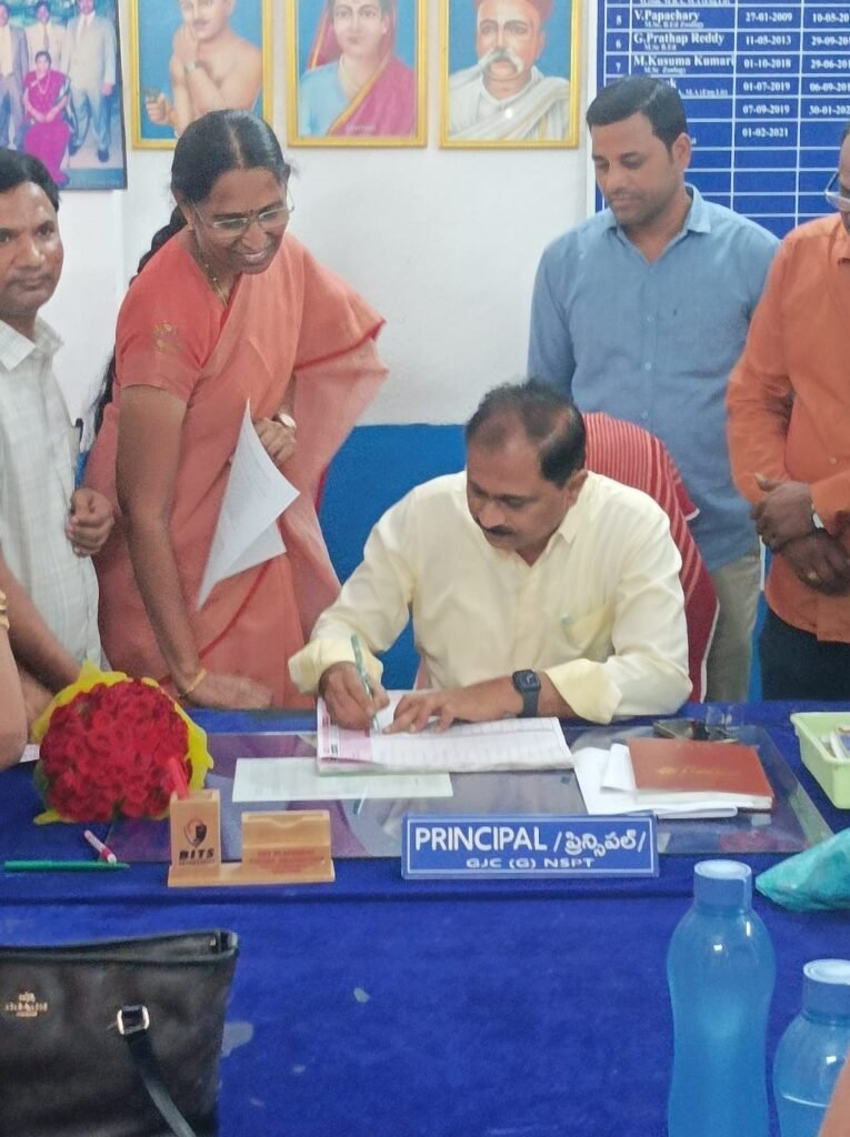 నర్సంపేట ప్రభుత్వ బాలికల జూనియర్ కళాశాల ప్రిన్సిపాల్‌గా శ్రీనివాస్ రెడ్డి..