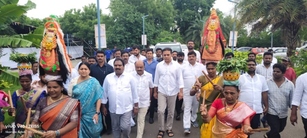 కేటీఆర్ కొంద‌రివాడేనా..?