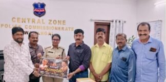 ఓరుగల్లు స్వరాభిషేకానికి డీసీపీ దారా కవితకు ఆహ్వానం