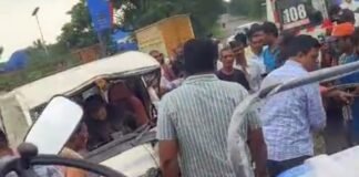 మాందారిపేట వద్ద టీచర్లు ప్రయాణిస్తున్న ఆటోకు యాక్సిడెంట్