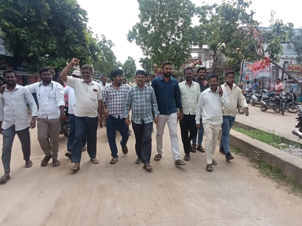 విగ్రహం తొలగింపు..నల్లబెల్లి బంద్‌కు పిలుపు
