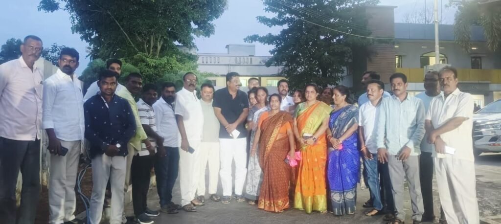 పెద్ది సుదర్శన్ రెడ్డి విగ్రహం తొలగింపు.. బీఆర్ఎస్ నేతల అరెస్టు