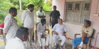 బాధిత కుటుంబాలకు మాజీ ఎమ్మెల్యే గండ్ర పరామర్శ