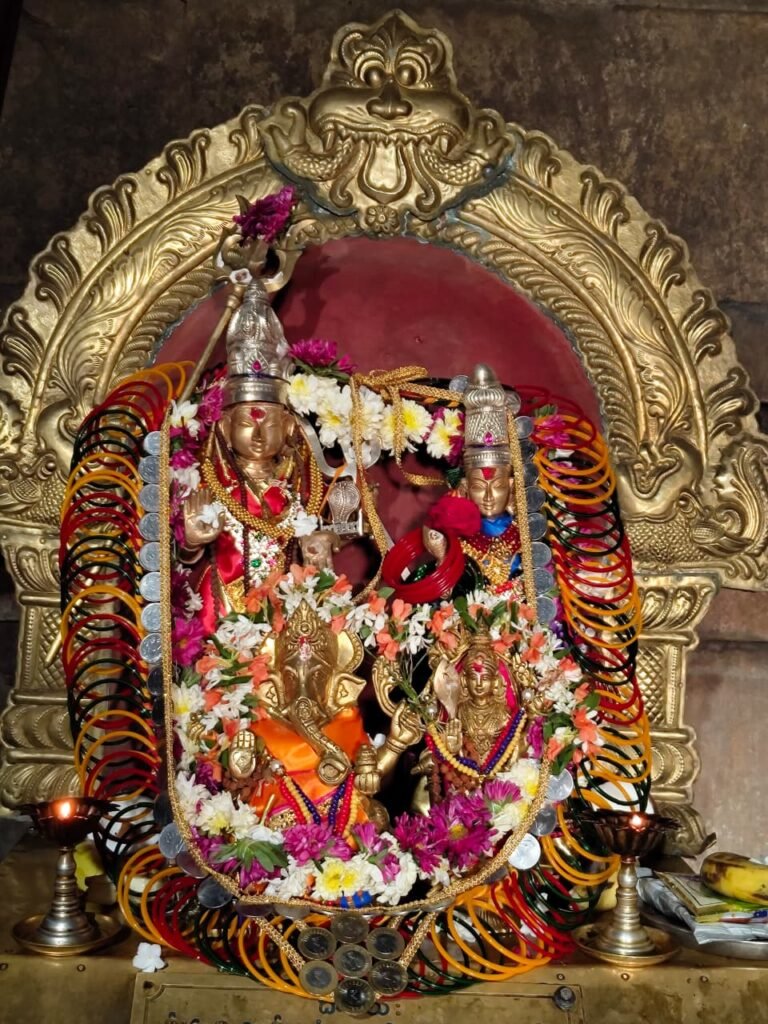 కోటగుళ్లలో భక్తుల సందడి.