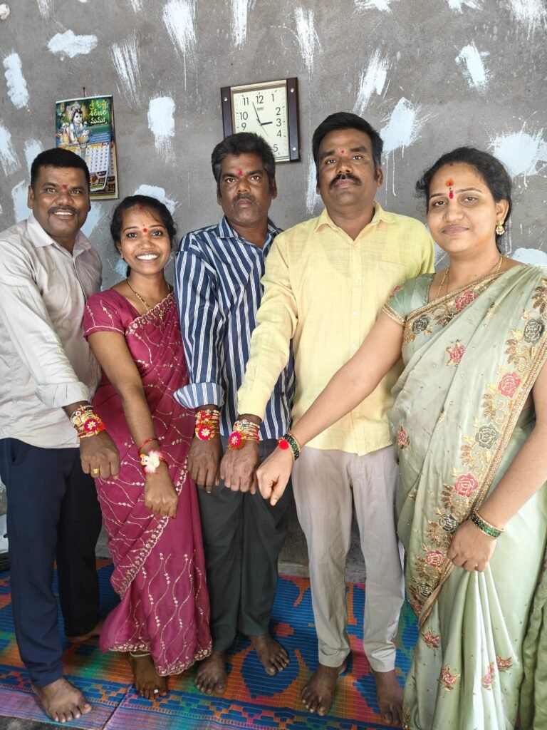 15 ఏళ్ల తర్వాత నెరవేరిన కల.. తమ్ముడికి రాఖీ కట్టిన చెల్లెళ్లు