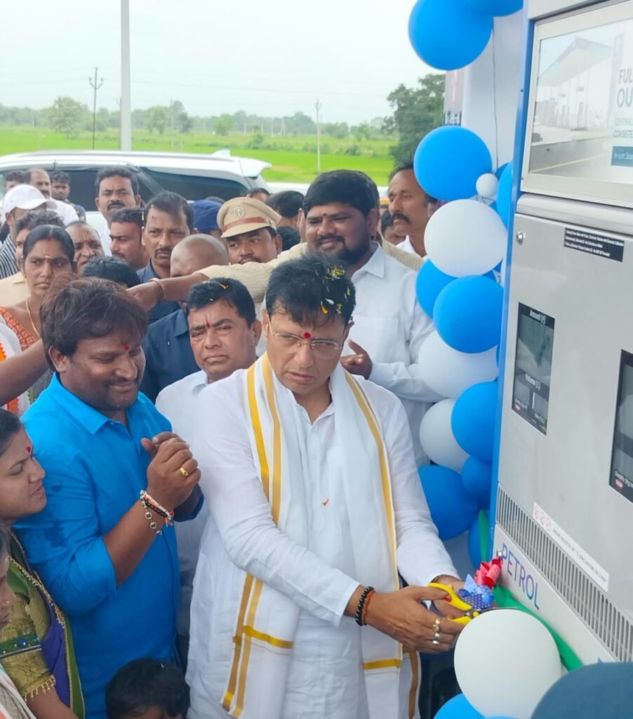 మల్హర్ అభివృద్ధికి కట్టుబడి ఉన్న: మంత్రి శ్రీధర్‌బాబు