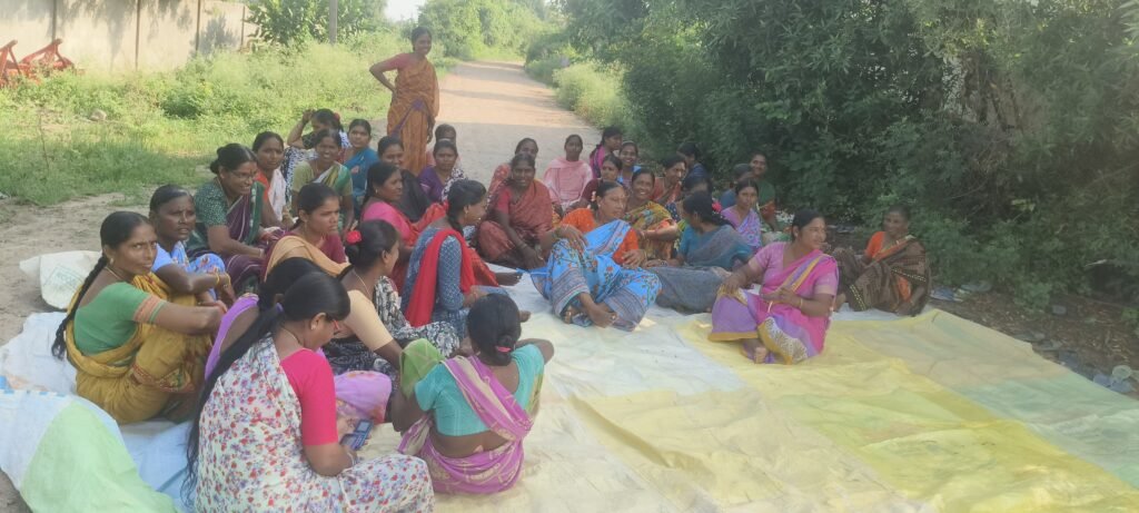 ఇసుక అక్రమ రవాణా ఆపాలంటూ మహిళల ఆందోళన