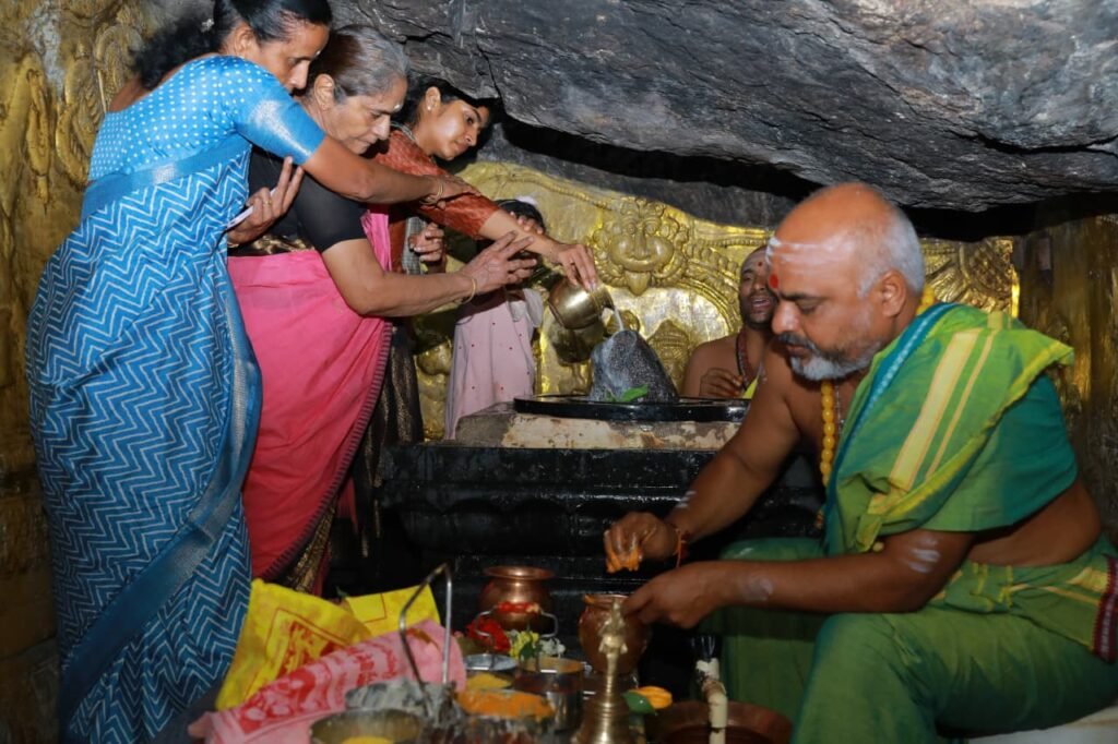 సోమేశ్వర లక్ష్మీనరసింహ స్వామికి ఎమ్మెల్యే యశస్విని రెడ్డి ప్రత్యేక పూజలు