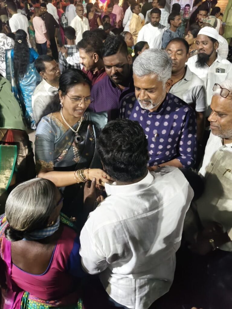 శమీ పూజలో మాజీ ఎమ్మెల్యే పుట్ట మధూకర్‌ దంపతులు