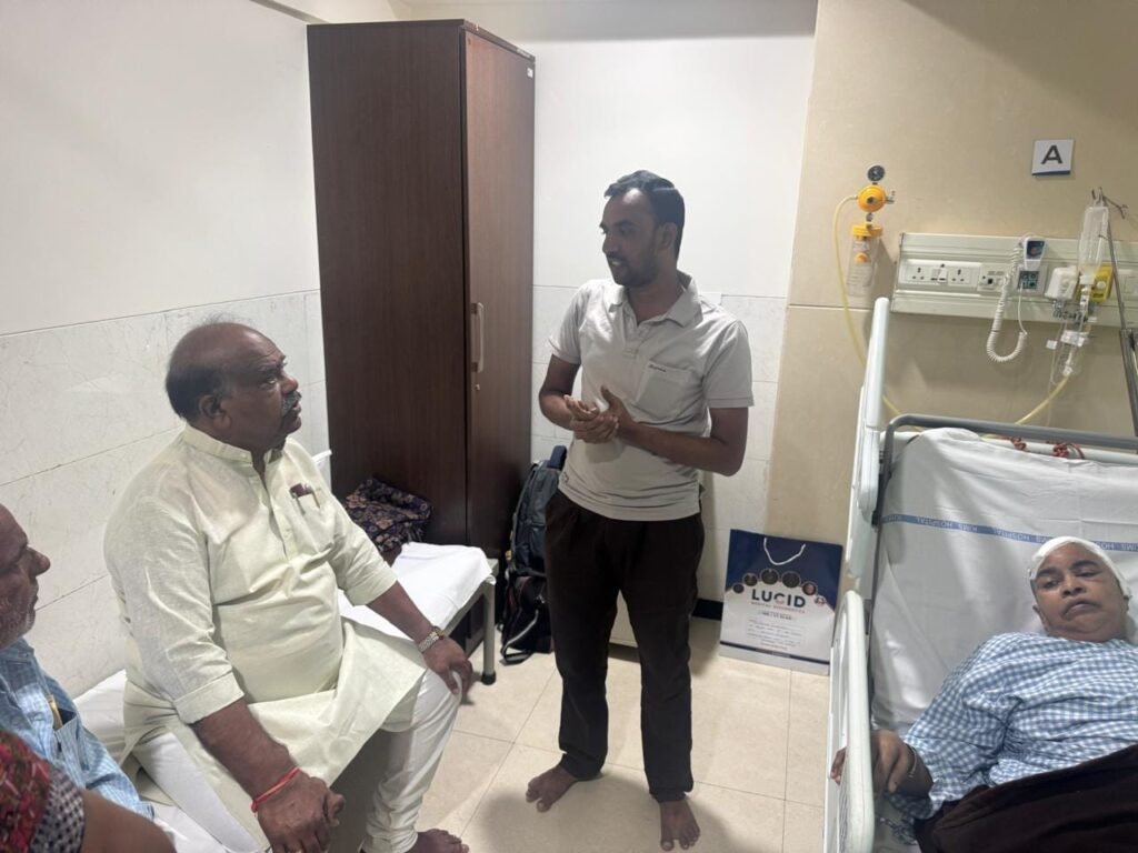 అనారోగ్యంతో ఉన్న మహిళకు మాజీ స్పీకర్ పరామర్శ